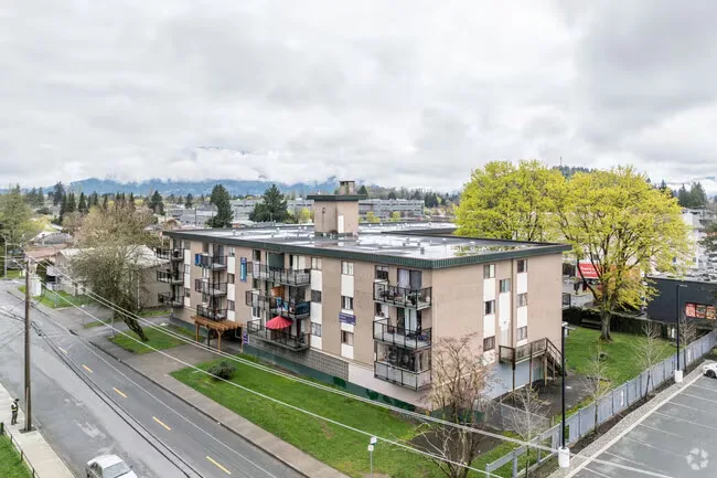 Aerial view of a street and apartment building in Kent, BC